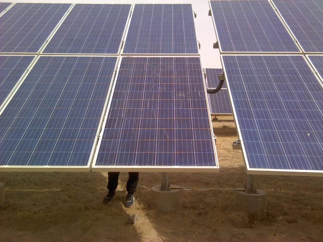 千萬(wàn)噸光伏組件報(bào)廢潮將至，循環(huán)經(jīng)濟(jì)新“藍(lán)海”浮現(xiàn)